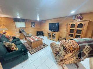 Meadowbrook, a spacious 3-bedroom cabin in Bryson City, NC, perfect for up to 8 guests. - 6