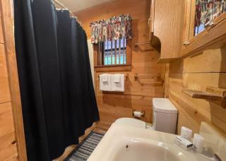 Meadowbrook, a spacious 3-bedroom cabin in Bryson City, NC, perfect for up to 8 guests. - Bryson City - 9