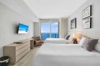 Elegant Beachfront Condo Offering Stunning Views - Hollywood - 9