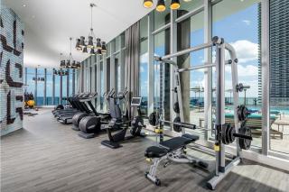 Elegant Beachfront Condo Offering Stunning Views - Hollywood - 5