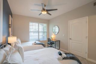Posh 2BD - Midtown - Gym, Pool, W-D, Parking - Sleeps 8 - Phoenix - 3