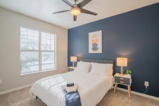 Posh 2BD - Midtown - Gym, Pool, W-D, Parking - Sleeps 8 - Phoenix - 1