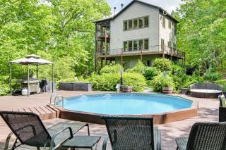 Hot Tub and Trail Access Treehouse in Landrum! - Landrum - 0