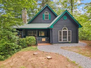 Experience serene forest views at Magnolia Pine - Bryson City - 9