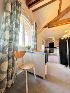 The Penthouse Apartment - 1 King Bed Sleeps 2 - Ulverston - 5