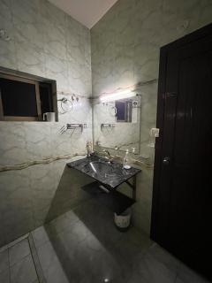 Scenic F11 Penthouse Loft - Islamabad - 7