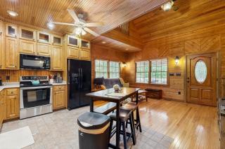 2BR Lakefront Cabin with Dock and remote work desk - 5