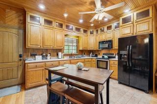 2BR Lakefront Cabin with Dock and remote work desk - 4