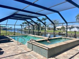 Vietnam-Inspired Cape Villa - Cape Coral - 9