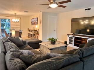 Vietnam-Inspired Cape Villa - Cape Coral - 1