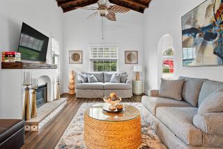 Stylish Pool Retreat Guest House Near Beach - 1