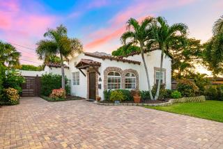 Stylish Pool Retreat Guest House Near Beach - 5