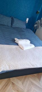 Langley One Bedroom Flat - - 4