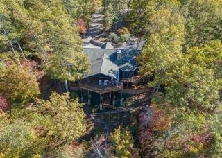 Majestic View cabin in Bryson City: 4BR, lake views, sleeps 10—your perfect mountain escape! - 8