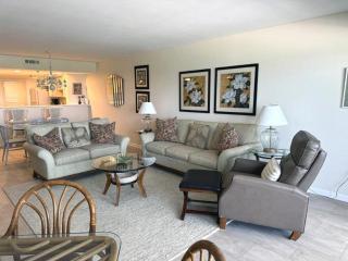 611 Surf Dweller by Alicia Hollis Realtor Rentals - Open Now - Fort Walton Beach - 1