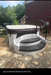 Lakeside Spacious Pool Retreat - Flowery Branch - 9