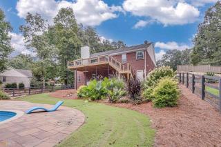Lakeside Spacious Pool Retreat - Flowery Branch - 6