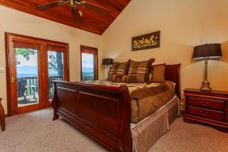 Majestic View cabin in Bryson City: 4BR, lake views, sleeps 10—your perfect mountain escape! - Bryson City - 2