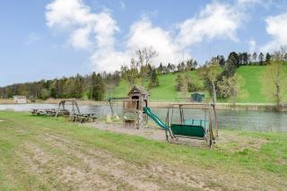 Fishing Pond and Spacious Yard Quiet Home in Sodus! - Sodus - 9