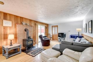 Fishing Pond and Spacious Yard Quiet Home in Sodus! - Sodus - 7