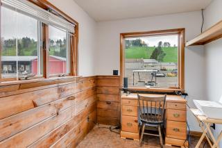 Fishing Pond and Spacious Yard Quiet Home in Sodus! - Sodus - 4