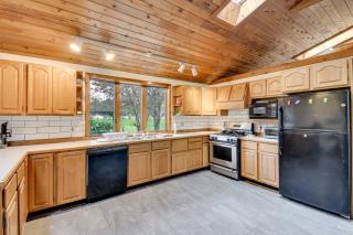 Fishing Pond and Spacious Yard Quiet Home in Sodus! - Sodus - 1