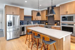 Silver Creek Village 6635 - 8