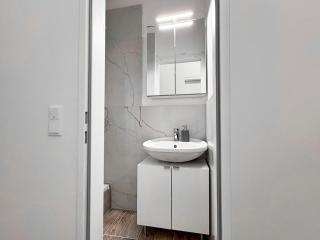 Modern Living I 2 Min to U3 Metro Line I Fast Wifi - Viena - 2