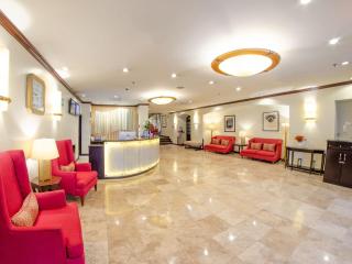 Apartamento en zona viva, zona 10 con balcón a la ciudad - 4