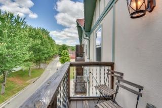 < 1 Mi to Tubing: Sleek Condo in Downtown Helen - 8