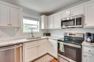 < 1 Mi to Tubing: Sleek Condo in Downtown Helen - 2