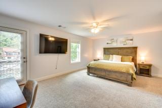 < 1 Mi to Tubing: Sleek Condo in Downtown Helen - 1