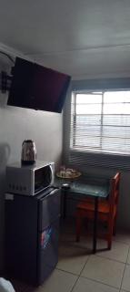 The Croc Guest house - Springs - 8
