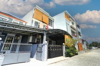OYO 94218 MIOXIO Syariah Kost - Ponorogo - 9