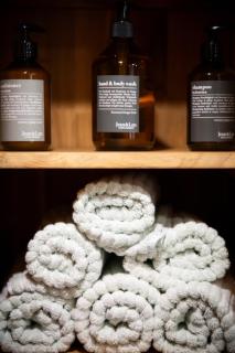 Teak - Wellness-Ferienwohnung im Buchenwald - - 1