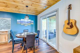 Renovated Franklin Home with Mountain-View Deck! - Franklin - 4