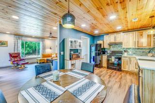 Renovated Franklin Home with Mountain-View Deck! - Franklin - 2