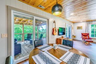 Renovated Franklin Home with Mountain-View Deck! - Franklin - 3