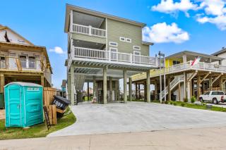 Relax And Sea NEW Luxury Canal-View Escape Gated Community Firepit and Decks - Port Bolivar - 4