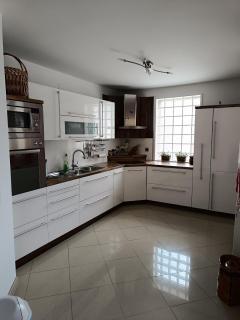 Charming Riverside Retreat - - 5