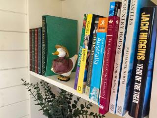 Bell Nook- Shepherd's hut with a spacious wood-fired hot tub - 5
