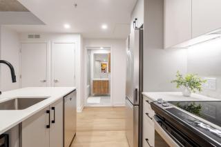 MTL Old Port Glow Elegant 1BR Escape - Montréal - 5