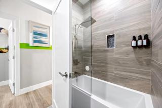 E- Classy NoHo Oasis 2-Units, U-Studios 15m - North Hollywood - 6