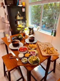 Quiet & Centrally located House - PRIVATE PARKING, LAUNDRY AND STORAGE FOR LUGGAGE - 3