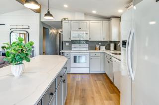 Boat Dock, Hot Tub and Deck Lakefront Nekoosa Home! - New Rome - 2