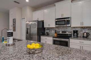 Outdoor Movie Theatre! Heated Private Pool! 4 Mi to Disney! Grill - Kissimmee - 3