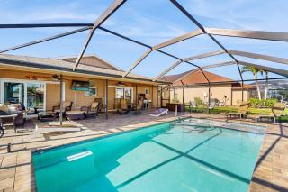 Waterfront Pool Escape - Cape Coral - 9