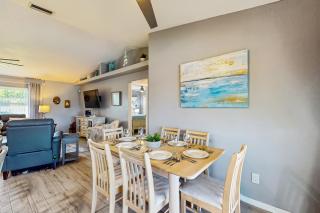 Waterfront Pool Escape - Cape Coral - 4