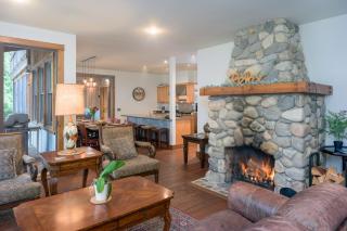 Magical Beachfront, Hot Tub, Private, Spacious - Eastsound - 2