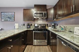 Ski In Ski Out 3 BDR Steps from Stagecoach Lift - Stateline - 5